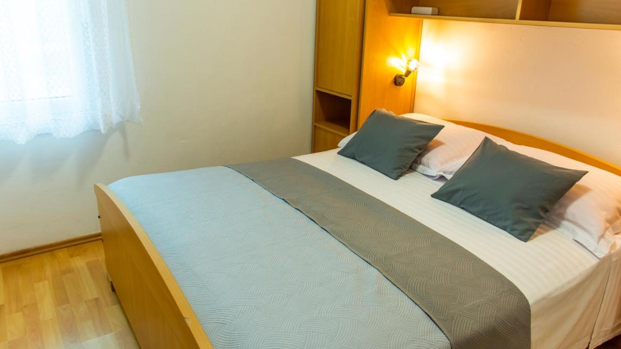 Planikovica Apartments Trogir Exteriör bild