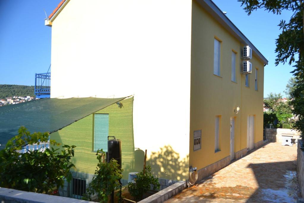 Planikovica Apartments Trogir Exteriör bild